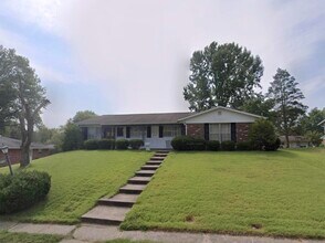 Building Photo - 113 Derbyshire Dr