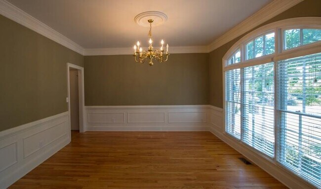 Building Photo - 5060 Gallatree Ln