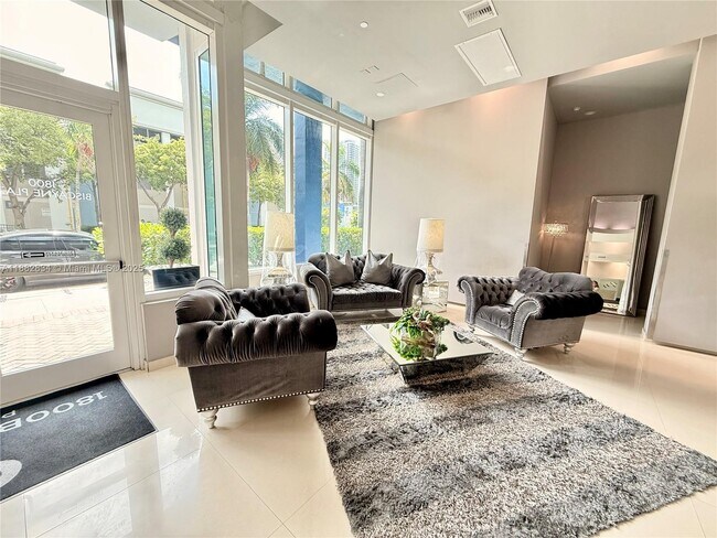 Building Photo - 275 NE 18th St