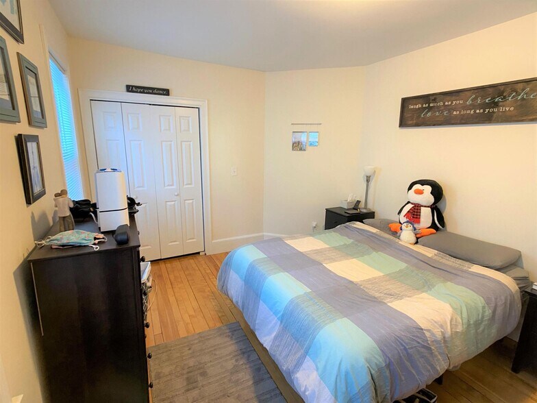 Building Photo - 15 Sargent Ave