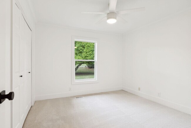 Building Photo - Completely renovated ranch 4BR/4BA ranch h...