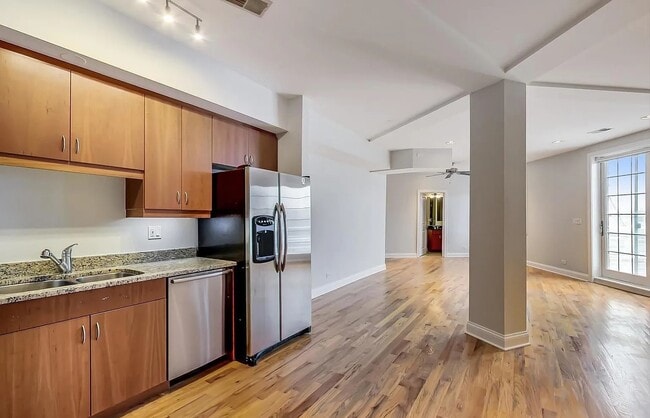 Building Photo - Elegant & Spacious Unit for Rent