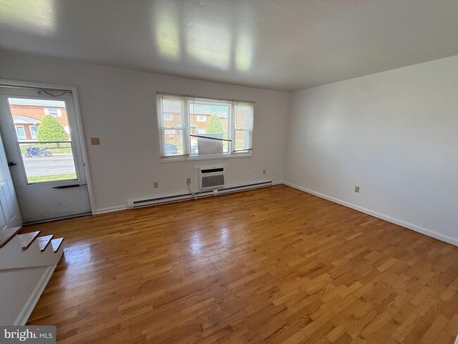 Building Photo - 2256 Roosevelt Blvd