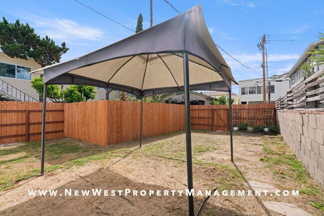 Building Photo - Recently Renovated University Heights 2 Bed 1 Bath with 2 off-street parking spaces! Pet OK!