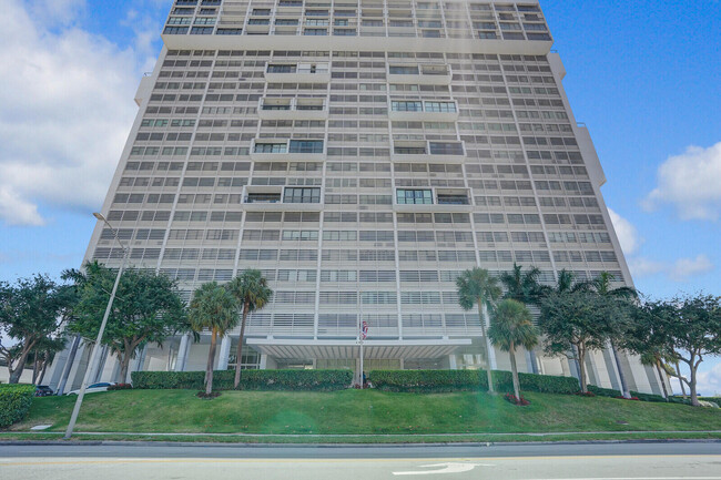 Building Photo - 400 N Flagler Dr