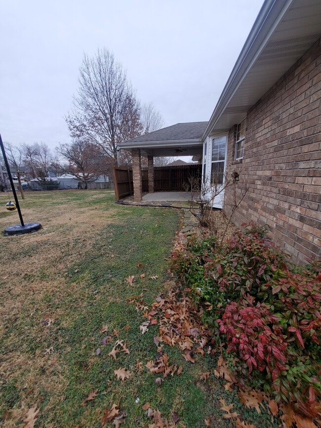 Building Photo - 601 Cypress Ave