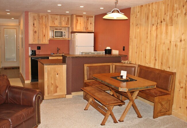 Building Photo - WINTER RENTAL- 2 Bedroom/1 Bath w/Washer/D...