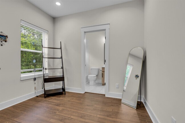 Building Photo - 5303 Donovan Gdns Ln