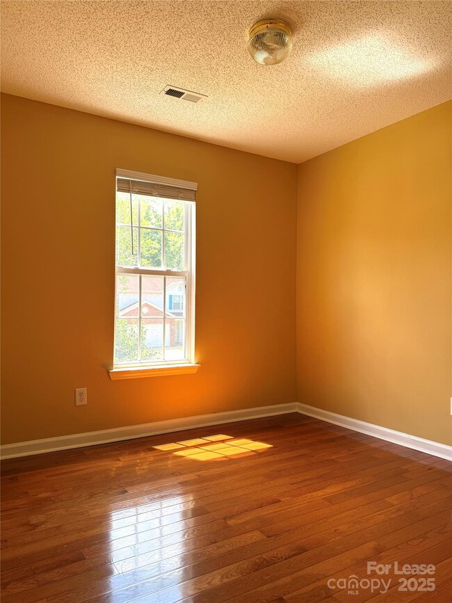 Building Photo - 8804 Clifton Meadow Dr