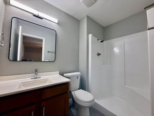 Building Photo - 204 W Wesley Dr