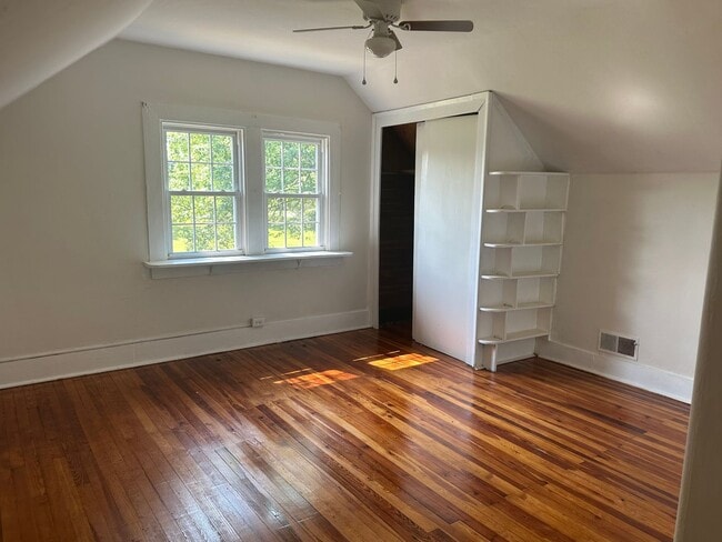 Building Photo - Charming 4 Bedroom House in Bedford