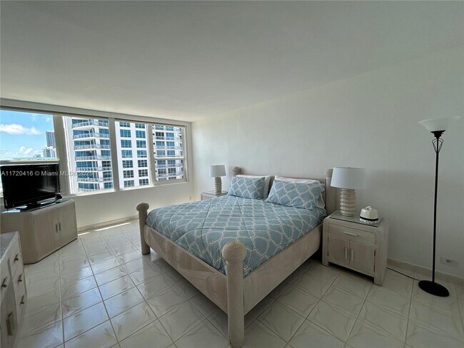 Building Photo - 3505 S Ocean Dr