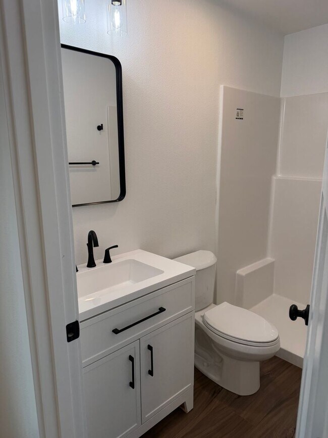 Building Photo - Brand new 3 bedroom 3 full bath townhouse in Thurston!