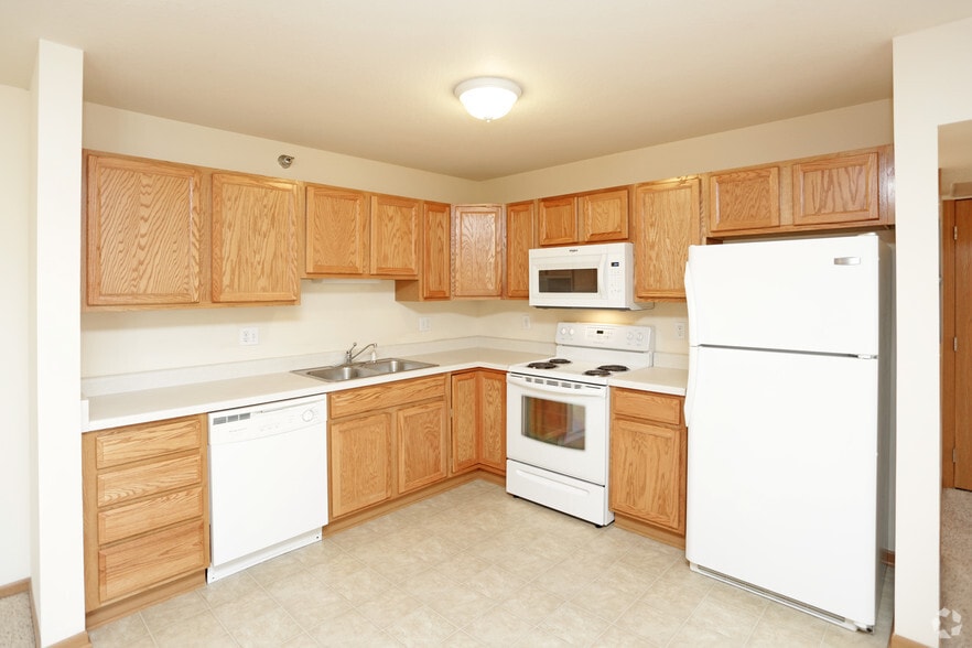 Kitchen - 2706 Kent Ave