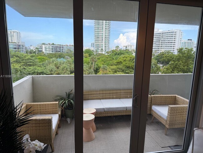 Building Photo - 5 Island Ave