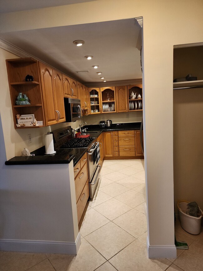 Kitchen - 3140 S Ocean Dr