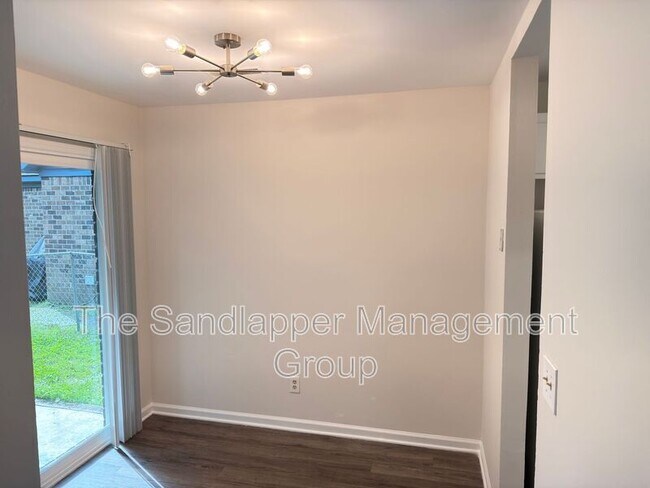 Building Photo - 186 Dorchester Manor Blvd