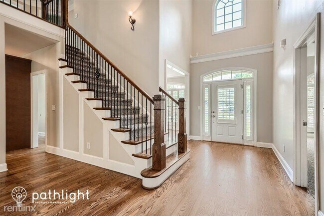 Building Photo - 6 br, 4 bath House - 102 Sandisfield Dr UNIT