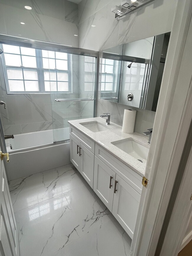 Building Photo - 14 Crystal Dr