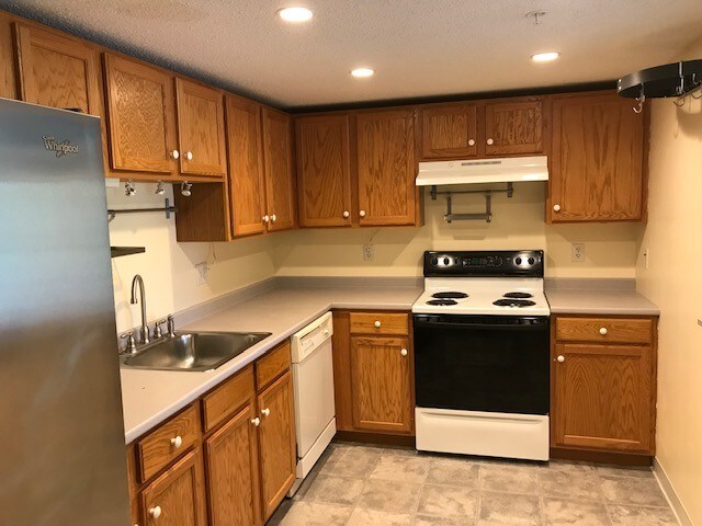 Kitchen - 79 Waite Street Extension