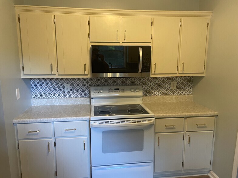 Range and Microwave - 116 Marco Est