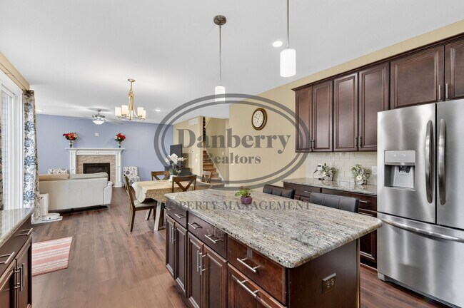 Building Photo - 24989 Reddington Ct