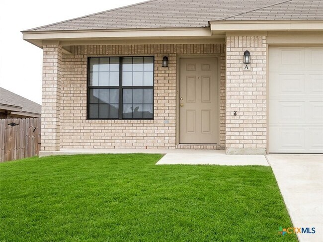 Building Photo - 305 Cedar Ridge Dr