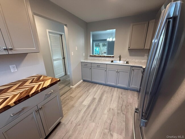 Building Photo - 540 Saracino Dr