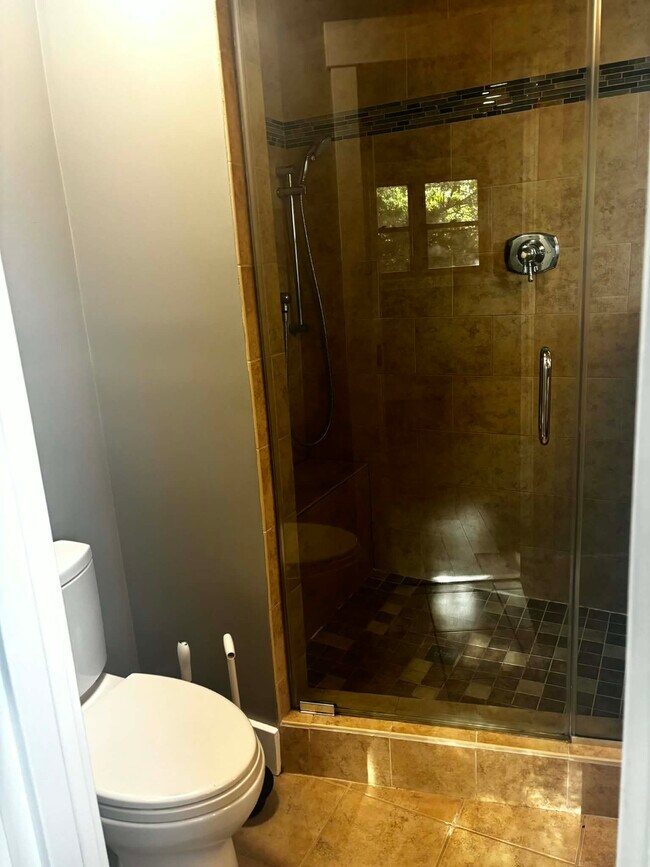 Building Photo - 339 Thole St