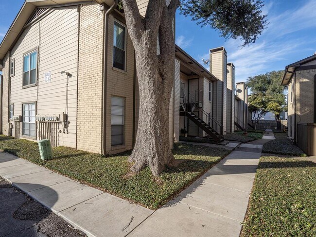 Building Photo - 10650 Steppington Dr
