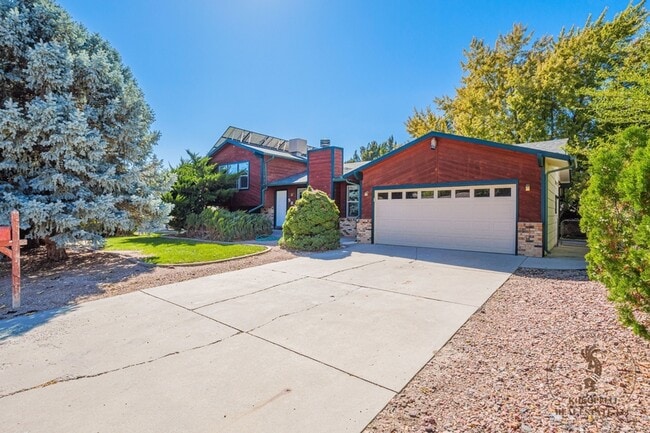 Primary Photo - 587 Starlight Dr