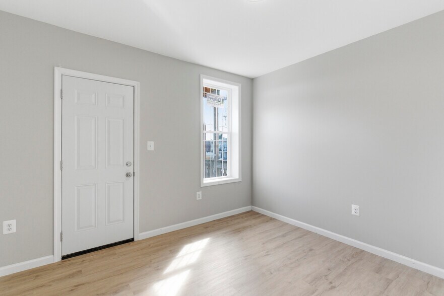 Building Photo - 1109 Poplar Grove St