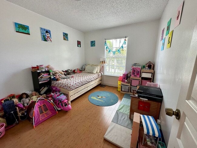 Building Photo - 5425 Grand Park Pl