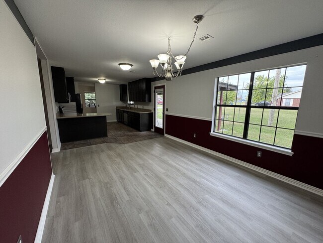 Building Photo - Beautiful home, newly updated near schools