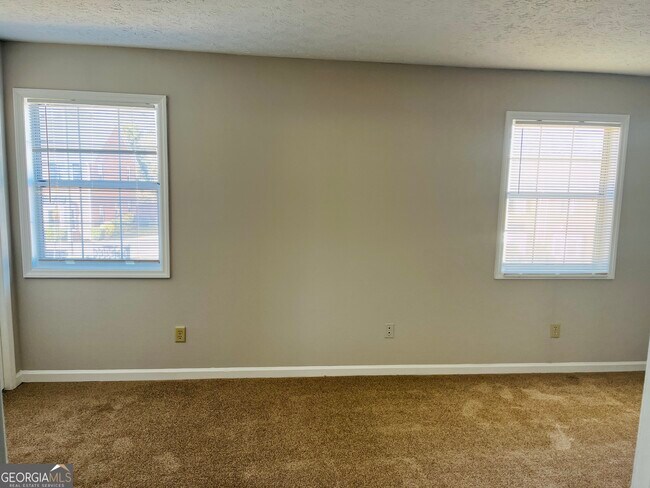 Building Photo - 1522 Paces Ferry N Dr SE