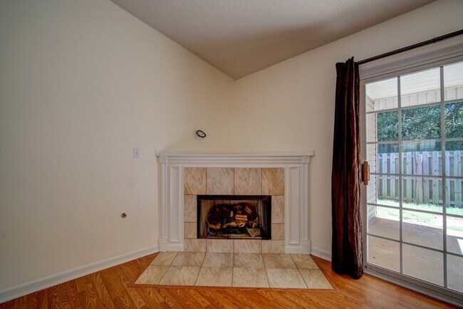 Building Photo - Large 2 BR, 2 BA Dual Master Suite in Boiling Springs Convenient to Shopping, Dining, Easy Access...
