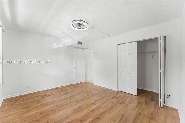 Building Photo - 4301 Martinique Cir