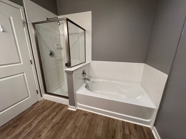 Building Photo - Incredible First Floor Corner 2bd/2ba Loft at Via Varra! AVAILABLE 7/1!