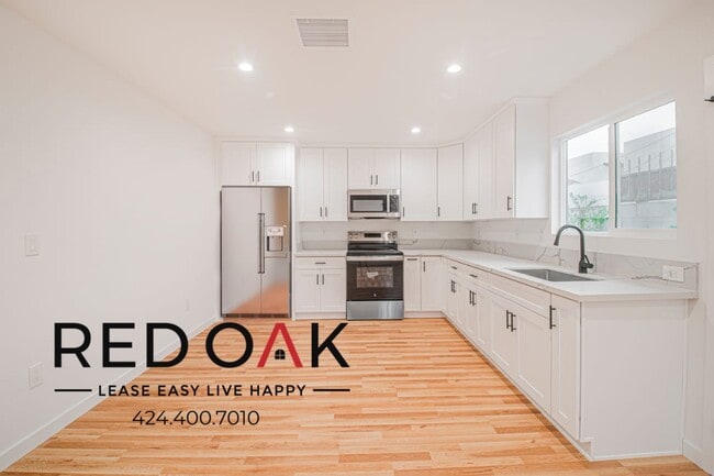 Building Photo - 856 W 47th St