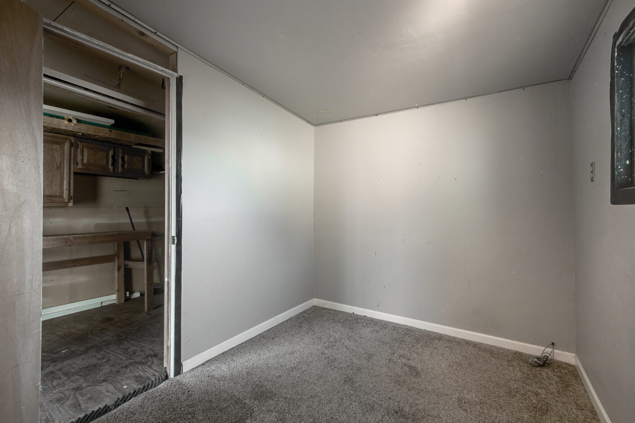 Studio -- nice office - 3529 Vernon Drive