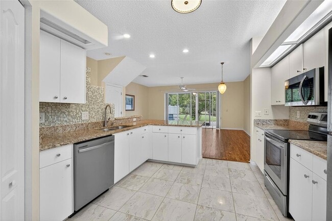 Building Photo - 245 Hemingway Dr