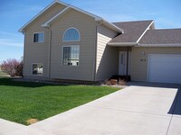 Building Photo - 4 BED | 3 BATH | TRI-LEVEL | DOUBLE GARAGE...