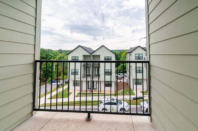 Building Photo - 605 Whitham Ave