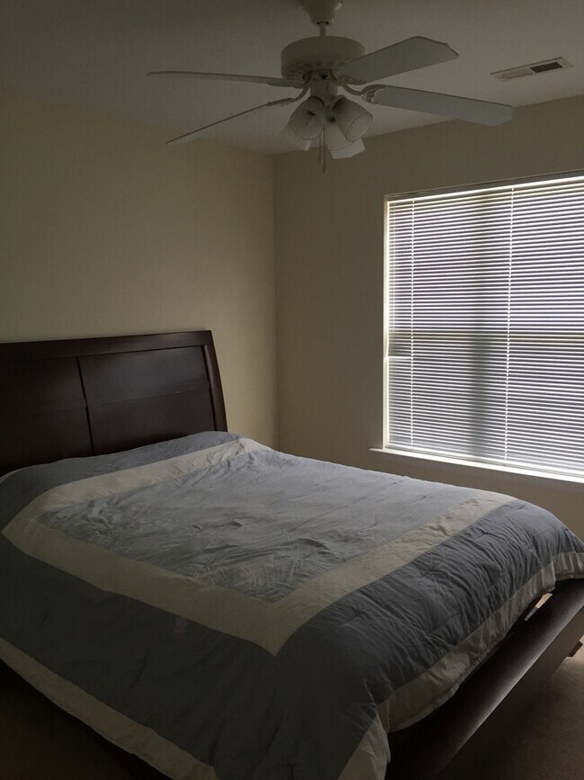 Building Photo - 3 Bedroom, 2.5 Bath Home in Bonnie Vista Community