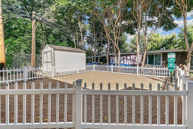 Building Photo - 1033 Ammons St