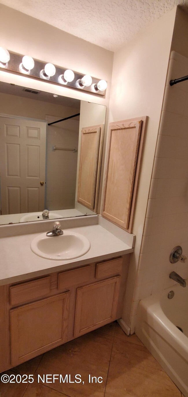 Building Photo - 2428 Cedar Trace Dr E