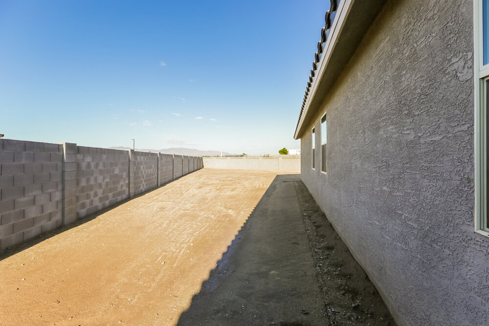 Building Photo - 17484 W Sunnyslope Ln