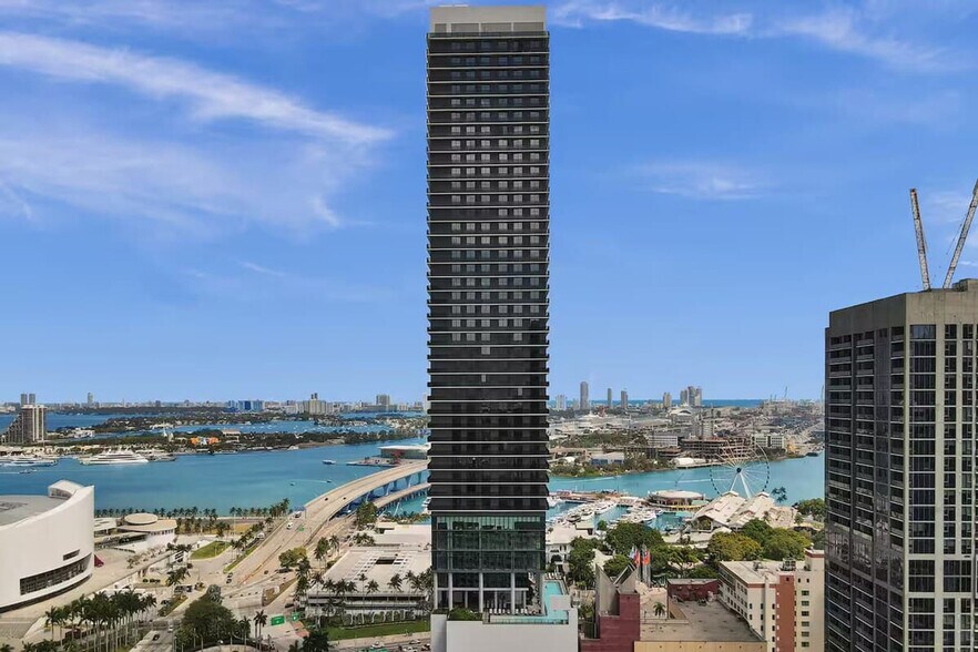 Building Photo - 398 NE 5th St