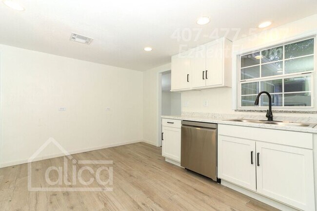 Building Photo - 135 W Chesley Ave