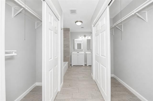 Building Photo - 1701 Brook Hollow Dr